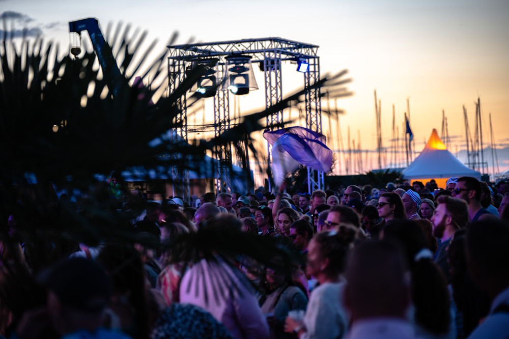 Beats & Waves